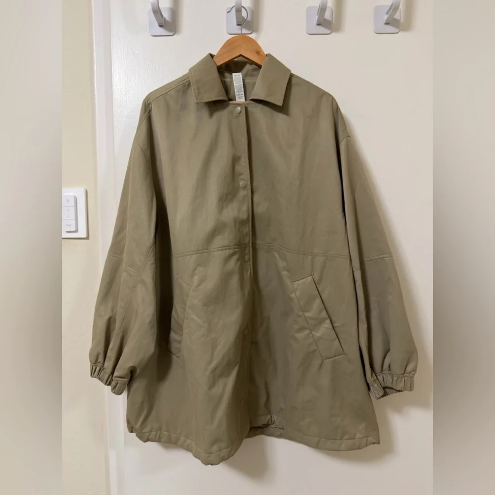 Lululemon - Lightweight Oversized Coaches Jacket - Picture 5 of 9